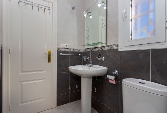 Herverkoop - Finca Landelijk pand -
Rojales - Pueblo