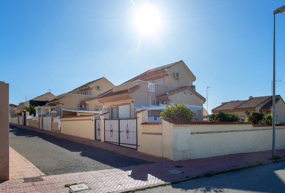 Herverkoop - Finca Landelijk pand -
Rojales - Pueblo