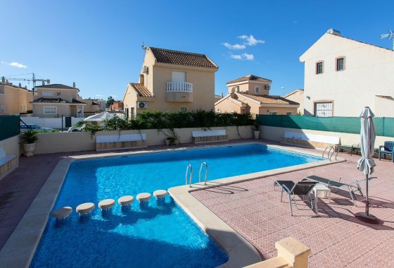 Herverkoop - Finca Landelijk pand -
Rojales - Pueblo