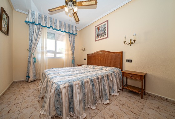 Herverkoop - Halfvrijstaande villa -
Torrevieja - El chaparral