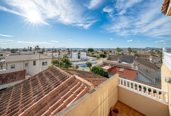 Herverkoop - Halfvrijstaande villa -
Torrevieja - El chaparral