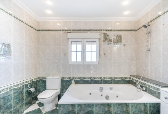 Herverkoop - Vrijstaande Villa -
Torrevieja - El chaparral