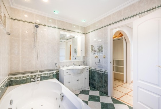 Herverkoop - Vrijstaande Villa -
Torrevieja - El chaparral