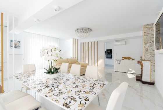 Venta - Casa de pueblo -
Torrevieja - Punta Prima