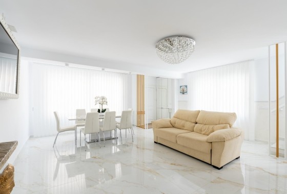 Venta - Casa de pueblo -
Torrevieja - Punta Prima