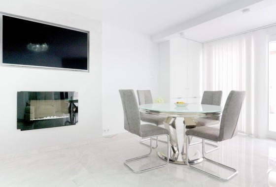 Venta - Casa de pueblo -
Torrevieja - Punta Prima