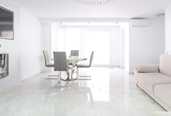 Venta - Casa de pueblo -
Torrevieja - Punta Prima