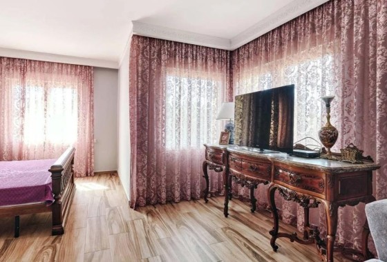Herverkoop - Detached Villa -
Campoamor