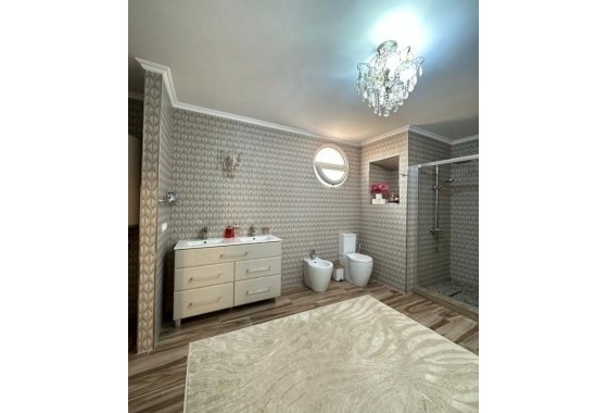 Herverkoop - Detached Villa -
Campoamor