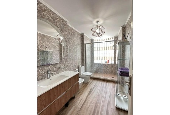 Herverkoop - Detached Villa -
Campoamor