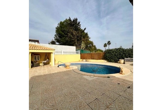 Herverkoop - Detached Villa -
Campoamor