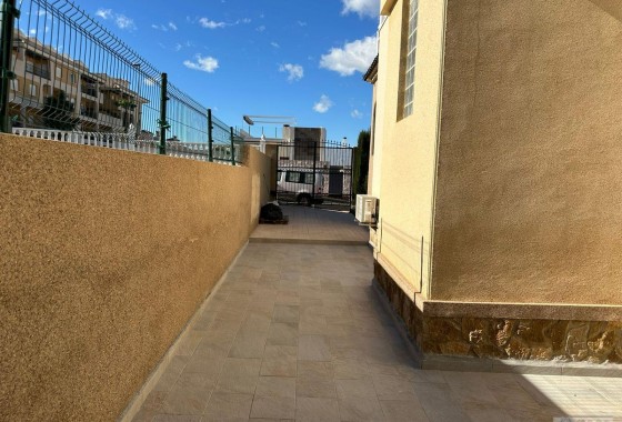 Herverkoop - Villa -
Torrevieja - VILLAMARTIN