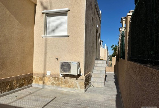 Herverkoop - Villa -
Torrevieja - VILLAMARTIN