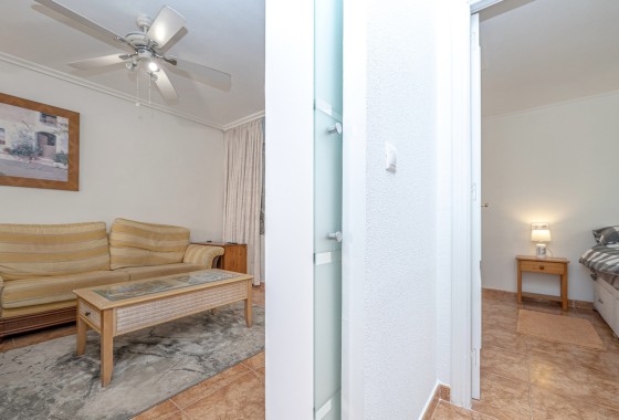 Herverkoop - Halfvrijstaande villa -
Cabo Roig - La Regia