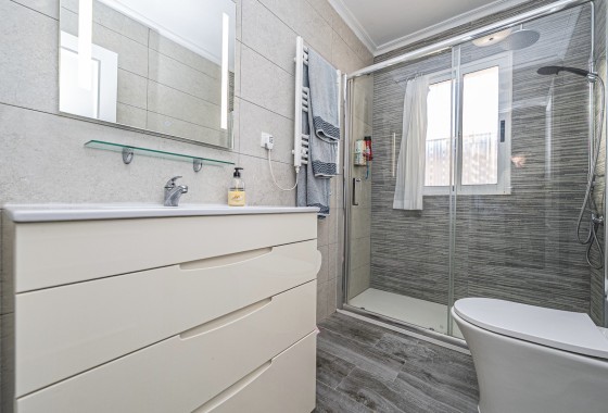 Herverkoop - Halfvrijstaande villa -
Cabo Roig - La Regia