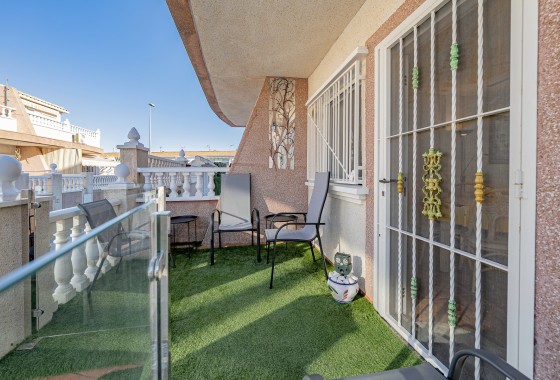 Herverkoop - Halfvrijstaande villa -
Cabo Roig - La Regia