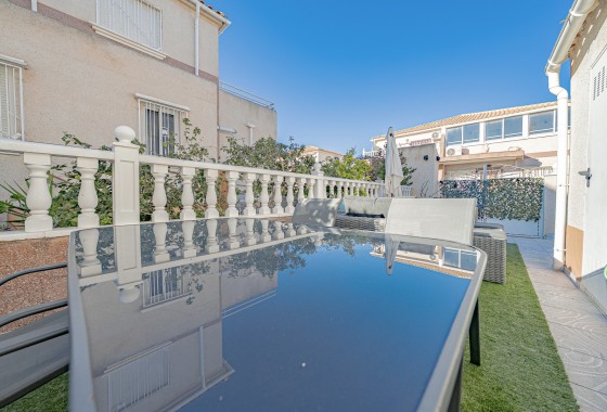 Herverkoop - Halfvrijstaande villa -
Cabo Roig - La Regia