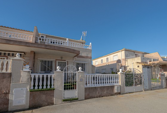 Herverkoop - Halfvrijstaande villa -
Cabo Roig - La Regia