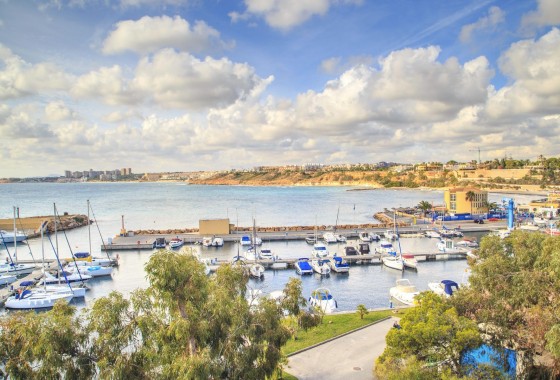 Herverkoop - Halfvrijstaande villa -
Cabo Roig - La Regia