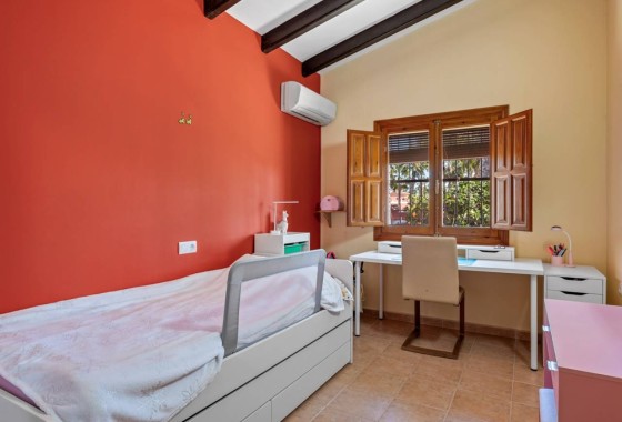 Herverkoop - Finca Landelijk pand -
Rafal