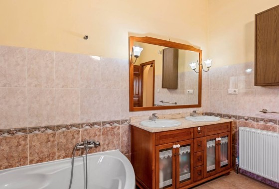 Herverkoop - Finca Landelijk pand -
Rafal