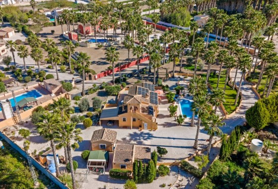 Herverkoop - Finca Landelijk pand -
Rafal