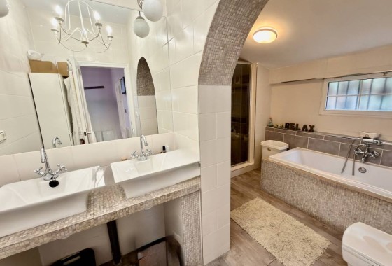 Resale - Freistehende Villa -
Almoradí - Heredades