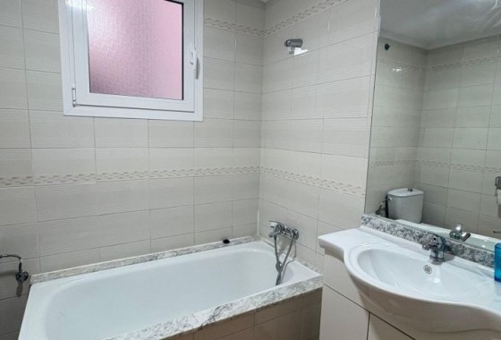 Sprzedaż - Apartament / Mieszkanie -
Torrevieja