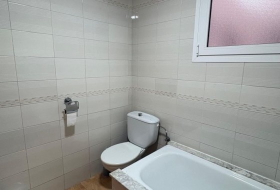 Sprzedaż - Apartament / Mieszkanie -
Torrevieja