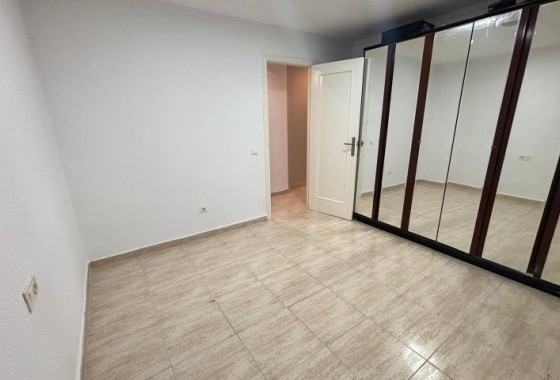 Sprzedaż - Apartament / Mieszkanie -
Torrevieja