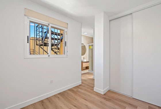 Resale - Doppelhaushälfte -
Benimar