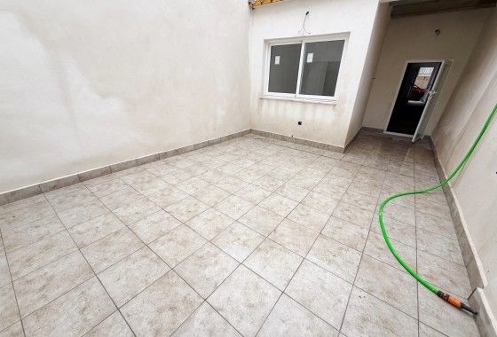 Venta - Casa de pueblo -
Pinoso