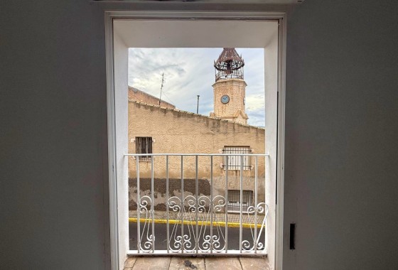 Venta - Casa de pueblo -
Pinoso