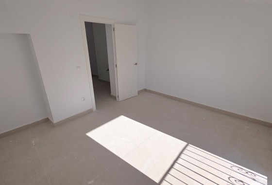 Venta - Casa de pueblo -
Pinoso