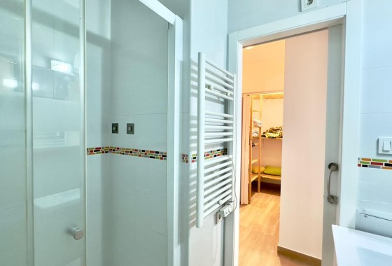 Revente - Appartement -
Torrevieja - El limonar