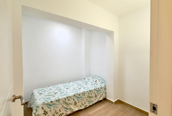 Revente - Appartement -
Torrevieja - El limonar