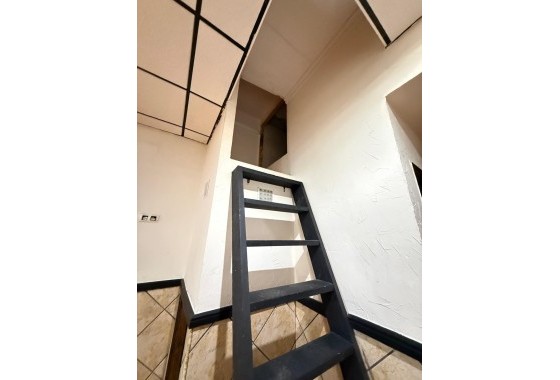 Herverkoop - Commercieel -
Torrevieja - Estacion de autobuses