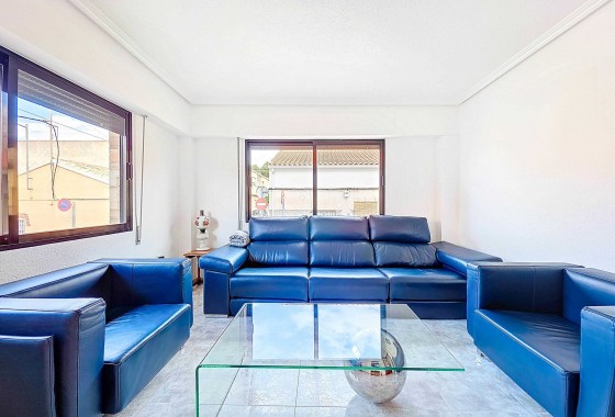 Herverkoop - Herenhuis -
Pinoso