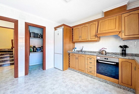 Herverkoop - Herenhuis -
Pinoso