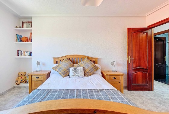 Herverkoop - Herenhuis -
Pinoso