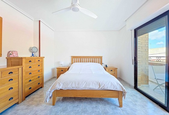 Herverkoop - Herenhuis -
Pinoso