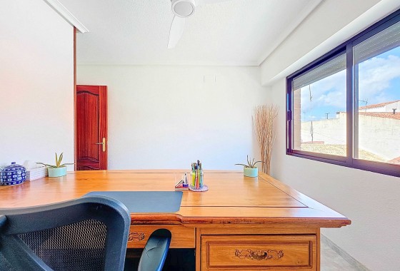 Herverkoop - Herenhuis -
Pinoso