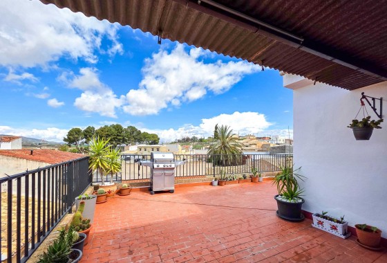 Herverkoop - Herenhuis -
Pinoso