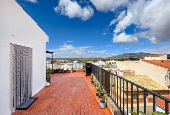 Herverkoop - Herenhuis -
Pinoso