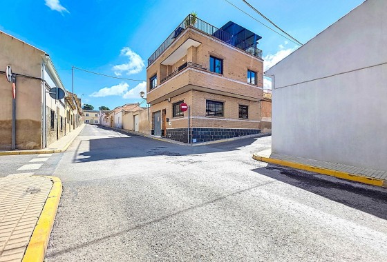 Herverkoop - Herenhuis -
Pinoso