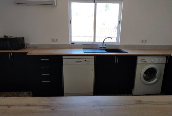 Herverkoop - Herenhuis -
Pinoso