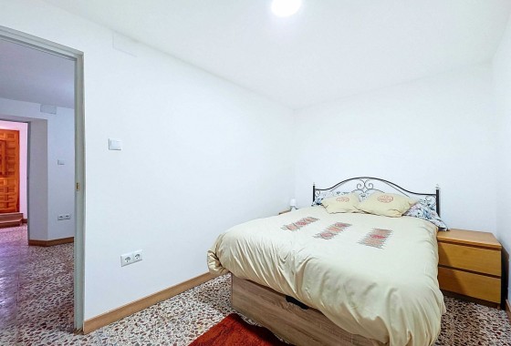 Herverkoop - Herenhuis -
Pinoso