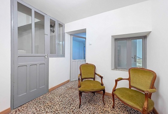 Herverkoop - Herenhuis -
Pinoso