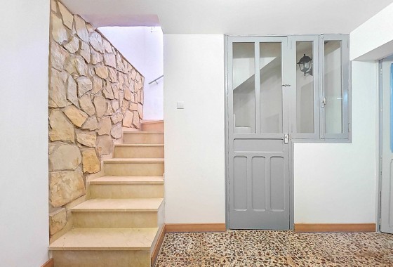 Herverkoop - Herenhuis -
Pinoso