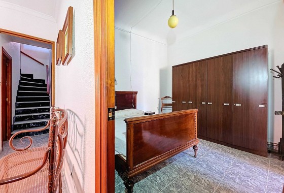 Herverkoop - Herenhuis -
Pinoso